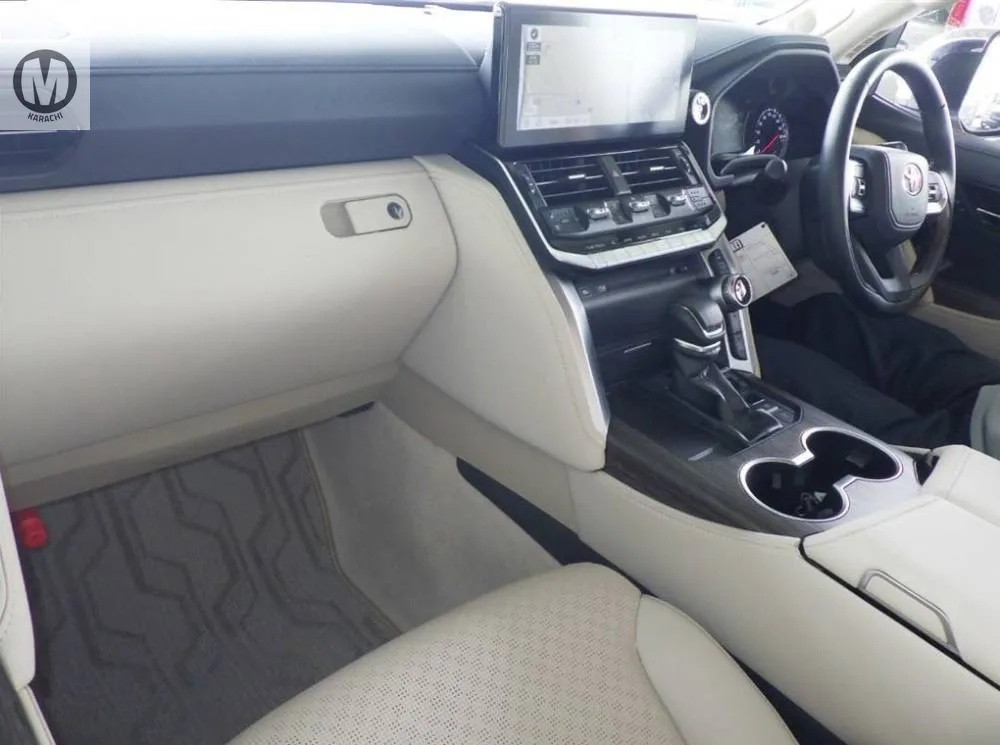 Toyota Land Cruiser 2022 for Sale in Karachi Toyota Land Cruiser 2022 for Sale in Karachi Image-3