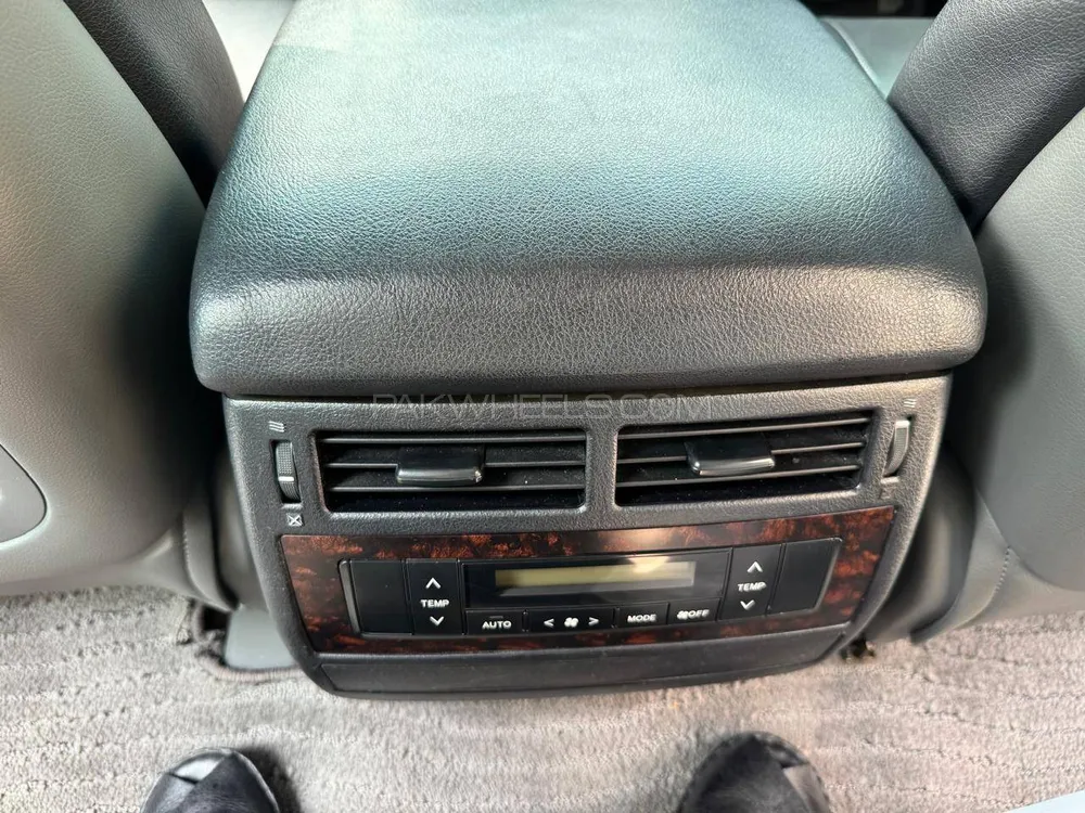 Toyota Land Cruiser 2011 for Sale in Lahore Toyota Land Cruiser 2011 for Sale in Lahore Image-8