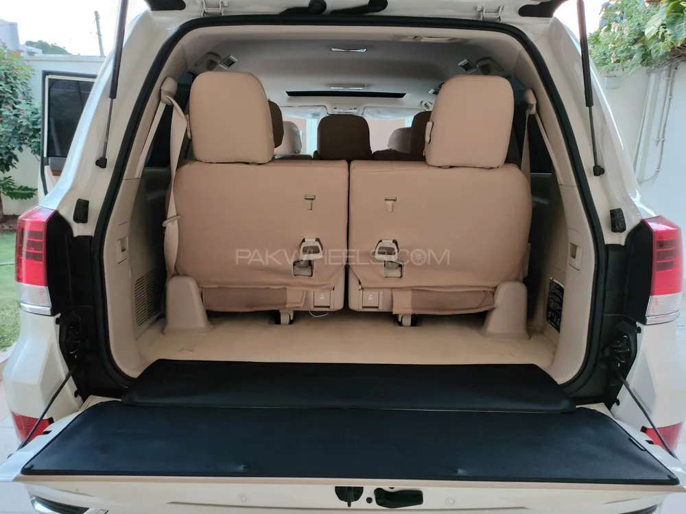Toyota Land Cruiser 2017 for Sale in Karachi Toyota Land Cruiser 2017 for Sale in Karachi Image-15