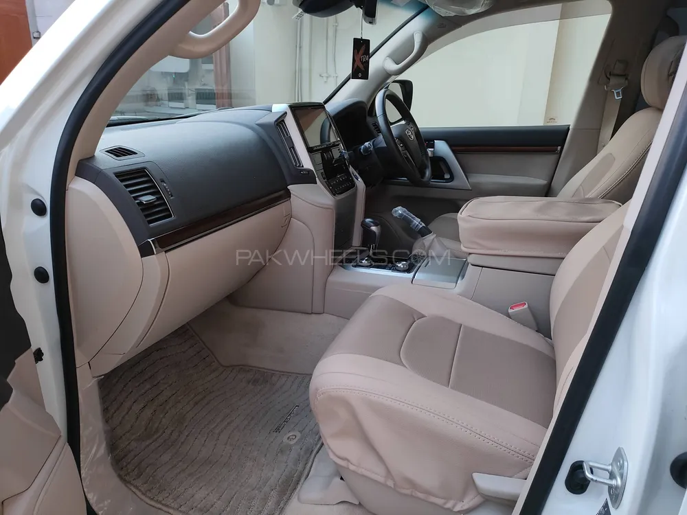 Toyota Land Cruiser 2017 for Sale in Karachi Toyota Land Cruiser 2017 for Sale in Karachi Image-18