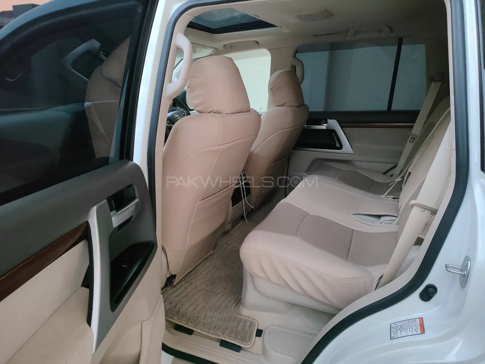 Toyota Land Cruiser 2017 for Sale in Karachi Toyota Land Cruiser 2017 for Sale in Karachi Image-17