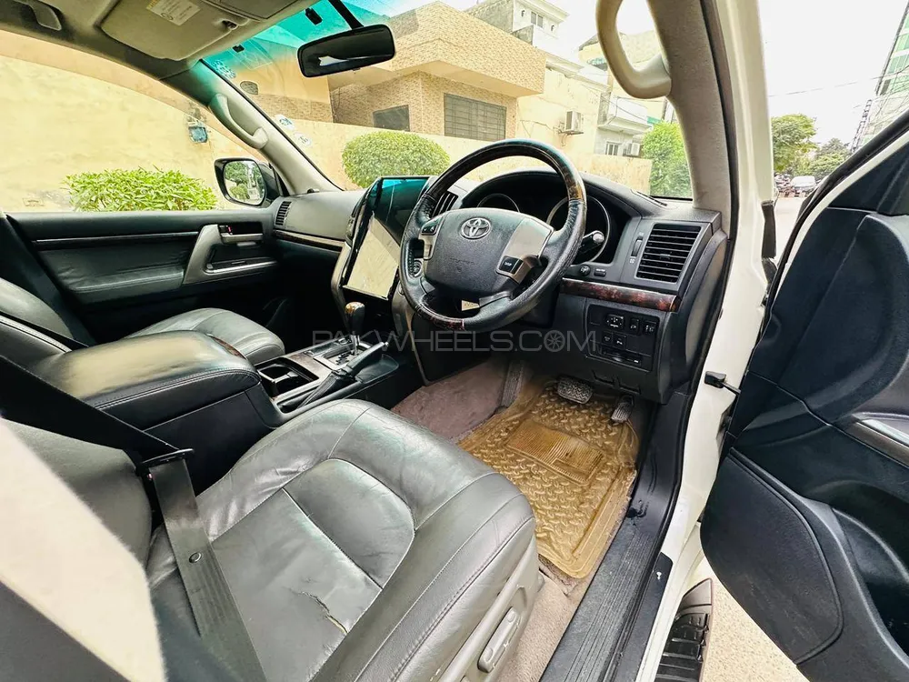 Toyota Land Cruiser 2011 for Sale in Lahore Toyota Land Cruiser 2011 for Sale in Lahore Image-4