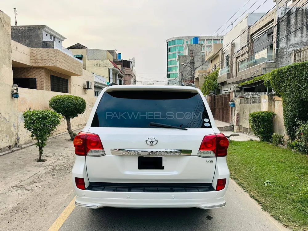 Toyota Land Cruiser 2011 for Sale in Lahore Toyota Land Cruiser 2011 for Sale in Lahore Image-9