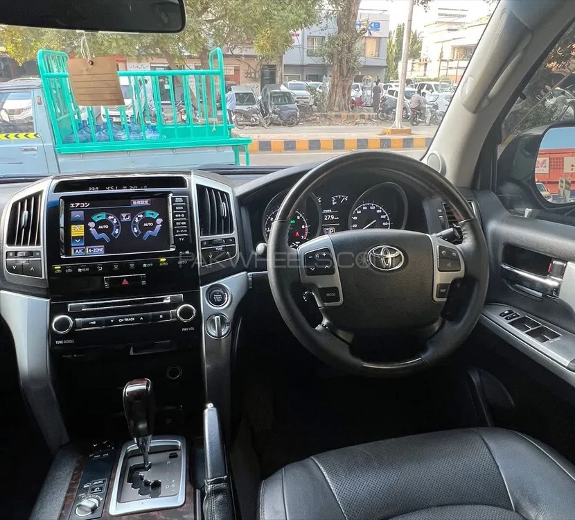 Toyota Land Cruiser 2012 for Sale in Karachi Toyota Land Cruiser 2012 for Sale in Karachi Image-7