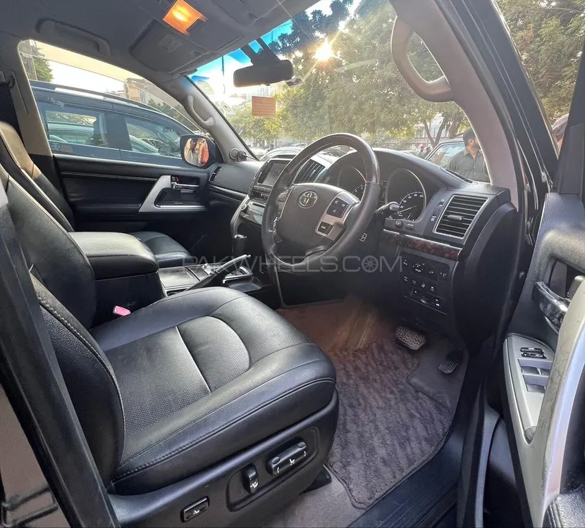 Toyota Land Cruiser 2012 for Sale in Karachi Toyota Land Cruiser 2012 for Sale in Karachi Image-4