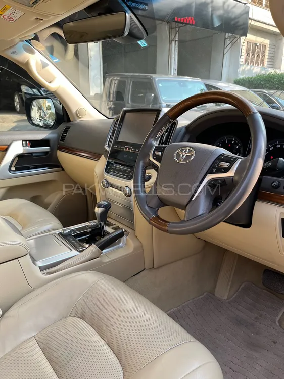 Toyota Land Cruiser 2016 for Sale in Karachi Toyota Land Cruiser 2016 for Sale in Karachi Image-6