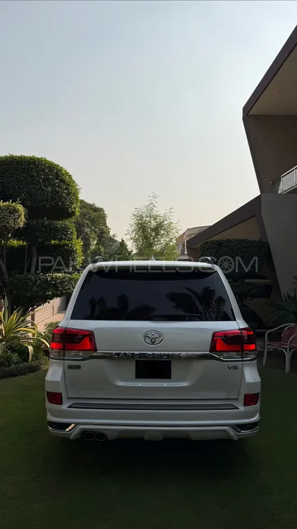 Toyota Land Cruiser 2016 for Sale in Lahore Toyota Land Cruiser 2016 for Sale in Lahore Image-4