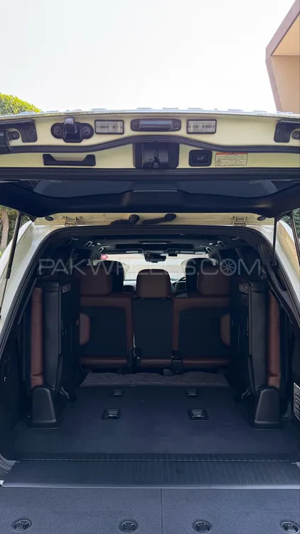 Toyota Land Cruiser 2016 for Sale in Lahore Toyota Land Cruiser 2016 for Sale in Lahore Image-10