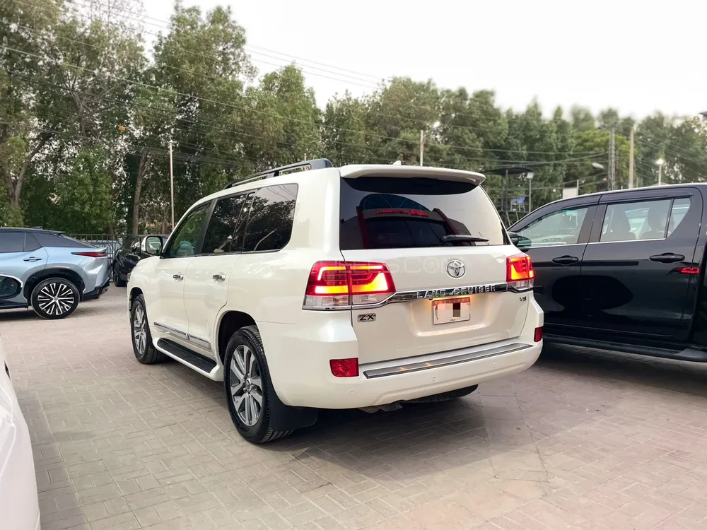 Toyota Land Cruiser 2017 for Sale in Karachi Toyota Land Cruiser 2017 for Sale in Karachi Image-5