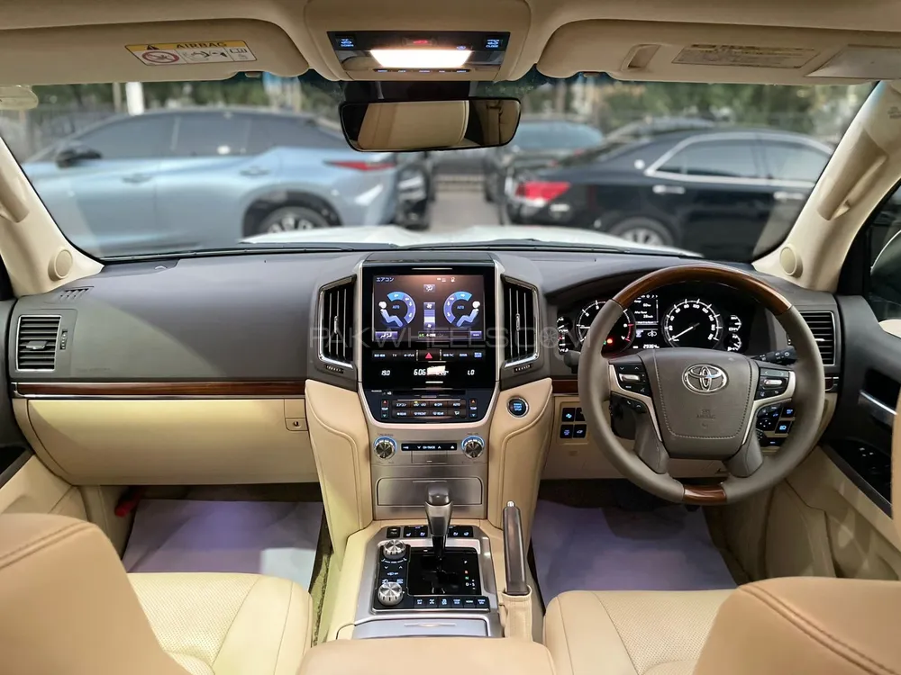 Toyota Land Cruiser 2017 for Sale in Karachi Toyota Land Cruiser 2017 for Sale in Karachi Image-12