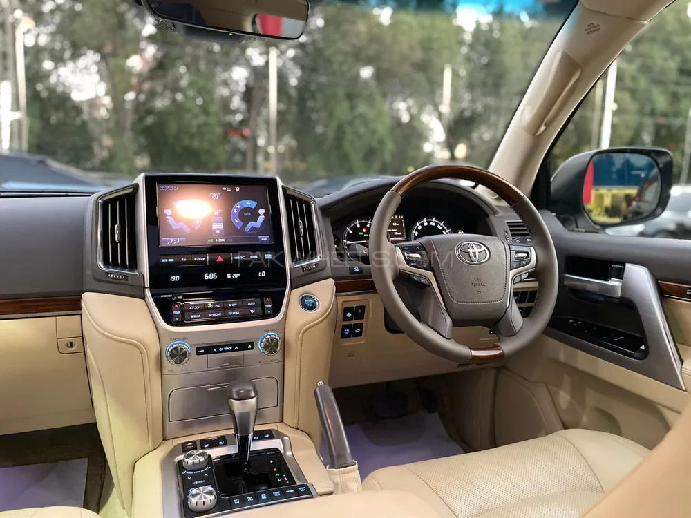 Toyota Land Cruiser 2017 for Sale in Karachi Toyota Land Cruiser 2017 for Sale in Karachi Image-8