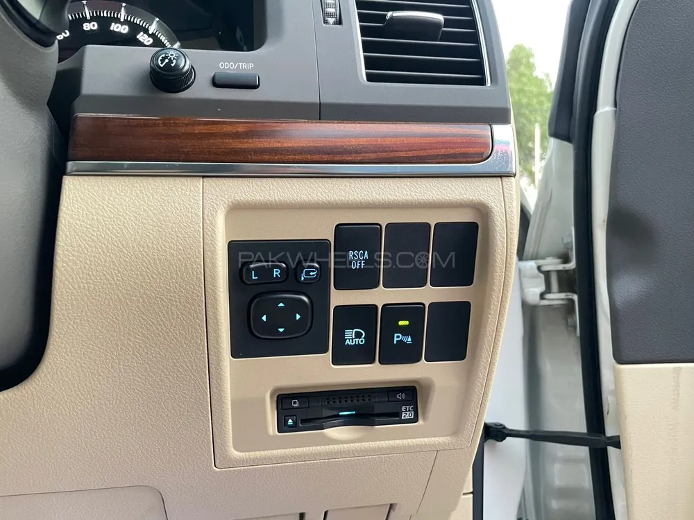 Toyota Land Cruiser 2017 for Sale in Karachi Toyota Land Cruiser 2017 for Sale in Karachi Image-16