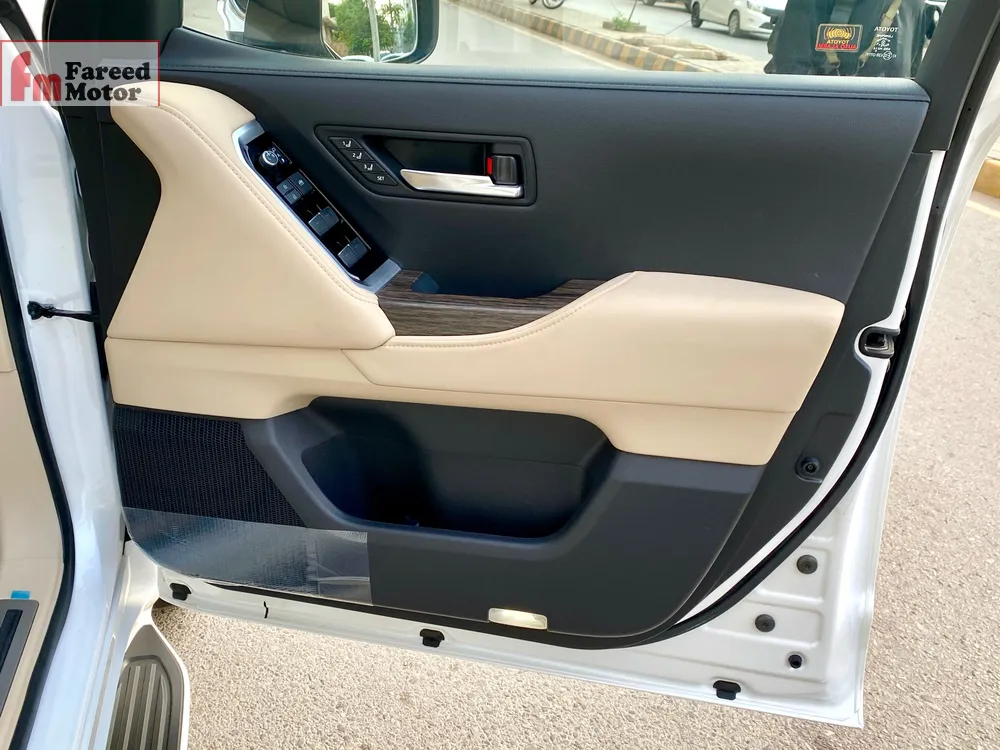 Toyota Land Cruiser 2022 for Sale in Karachi Toyota Land Cruiser 2022 for Sale in Karachi Image-6