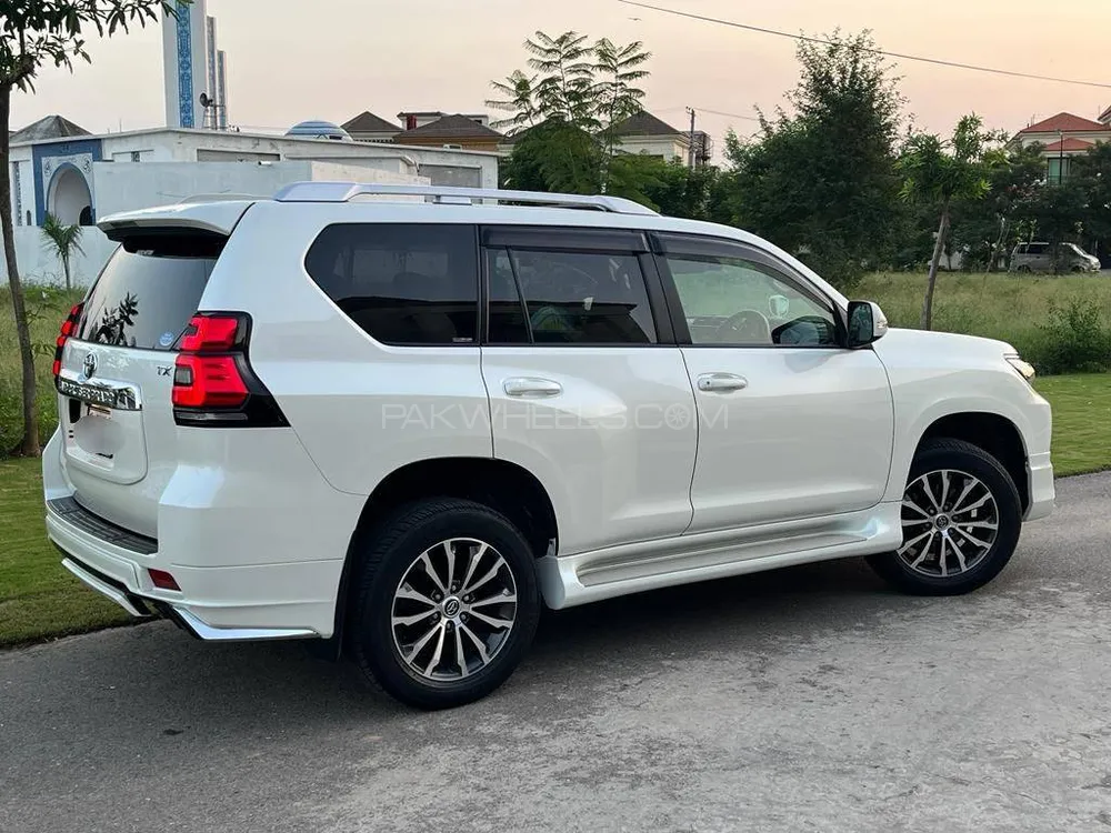 Toyota Prado 2017 for Sale in Lahore Toyota Prado 2017 for Sale in Lahore Image-3