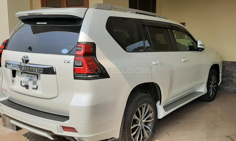 Toyota Prado 2017 for Sale in Lahore Toyota Prado 2017 for Sale in Lahore Image-6