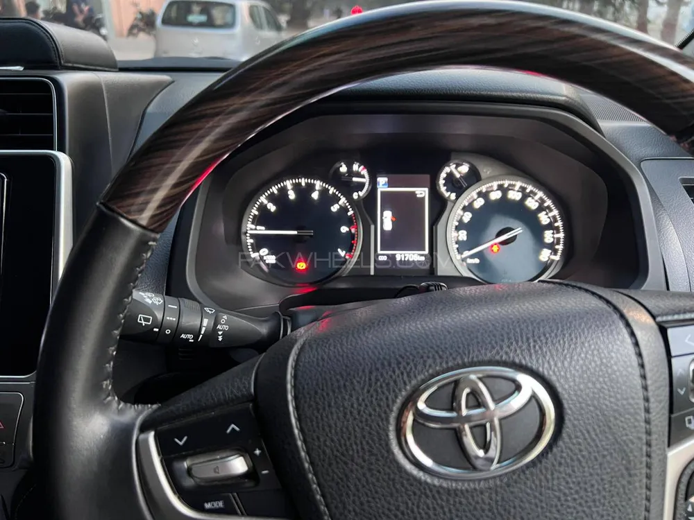 Toyota Prado 2017 for Sale in Karachi Toyota Prado 2017 for Sale in Karachi Image-4