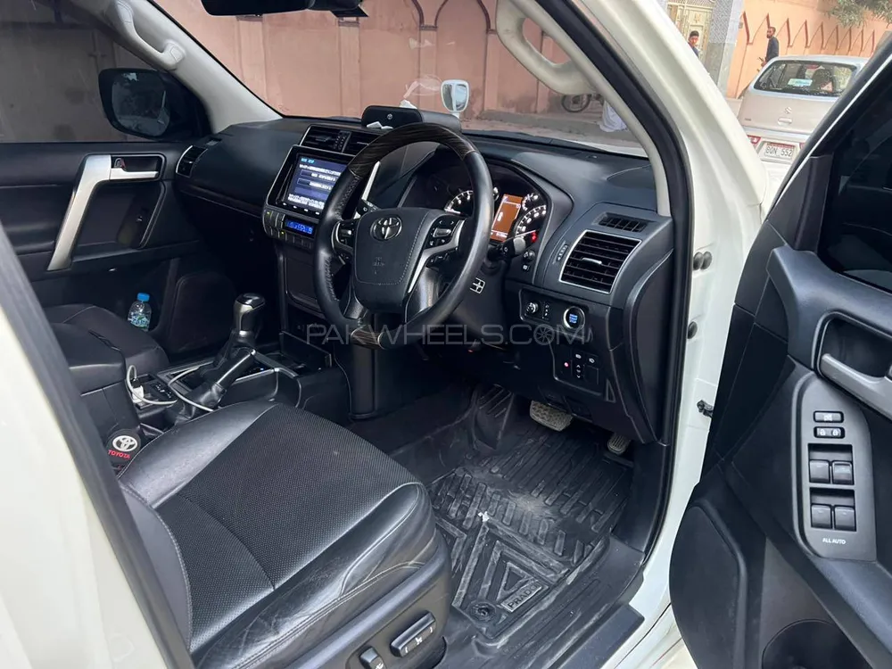 Toyota Prado 2017 for Sale in Karachi Toyota Prado 2017 for Sale in Karachi Image-5