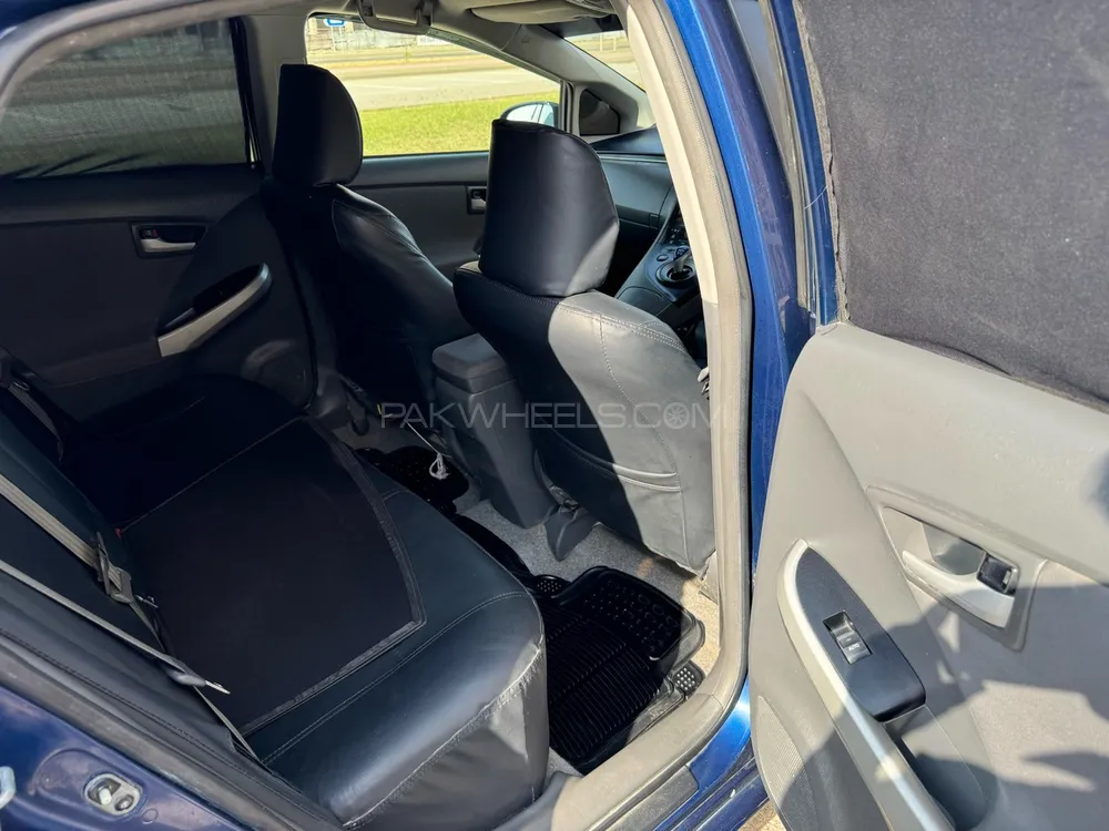 Toyota Prius 2011 for Sale in Karachi Toyota Prius 2011 for Sale in Karachi Image-14