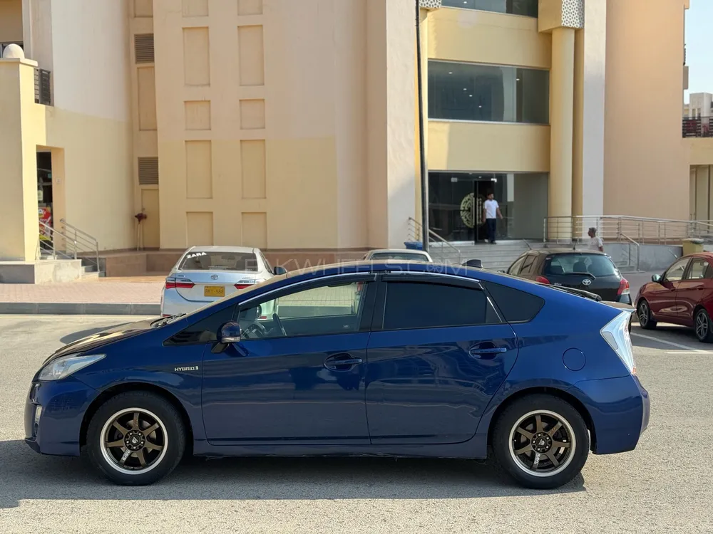 Toyota Prius 2011 for Sale in Karachi Toyota Prius 2011 for Sale in Karachi Image-4
