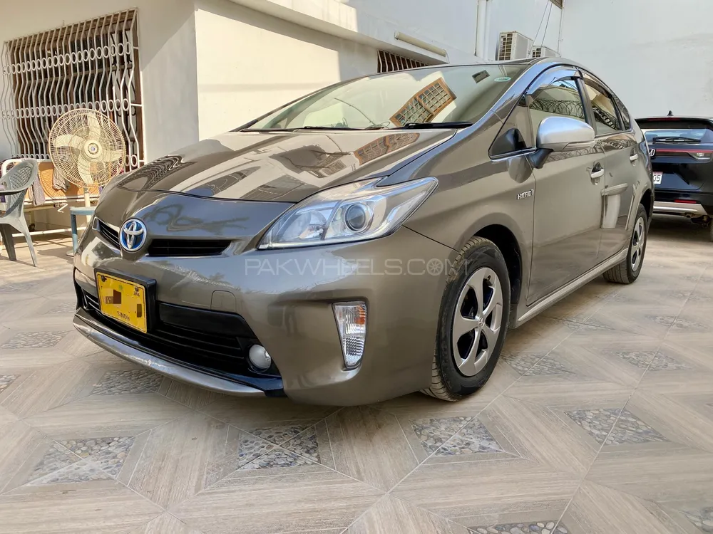 Toyota Prius 2013 for Sale in Karachi Toyota Prius 2013 for Sale in Karachi Image-5