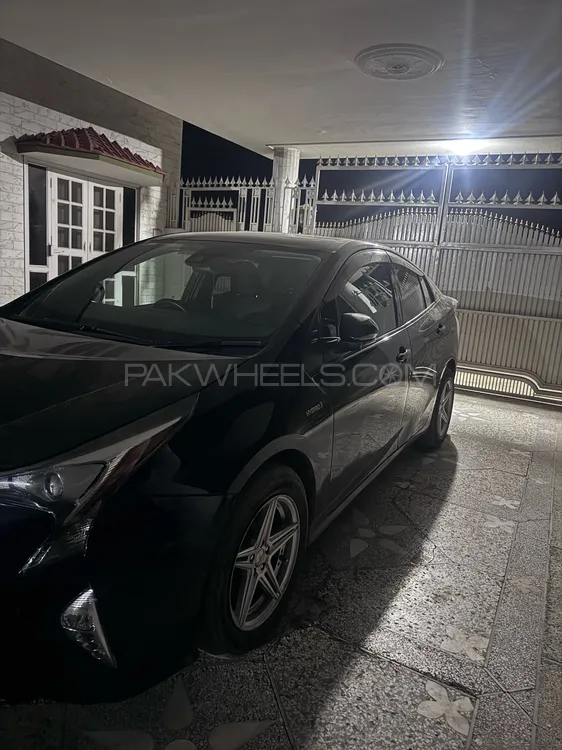 ٹویوٹا پریوس 2017 for Sale in راولپنڈی ٹویوٹا پریوس 2017 for Sale in راولپنڈی Image-4