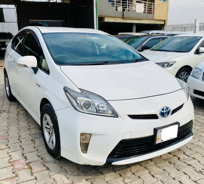 Toyota Prius 2014 for Sale in Peshawar Toyota Prius 2014 for Sale in Peshawar Image-11