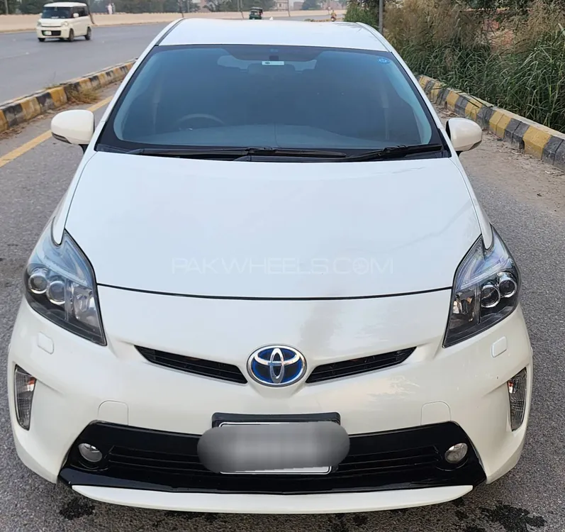 Toyota Prius 2012 for Sale in Peshawar Toyota Prius 2012 for Sale in Peshawar Image-1