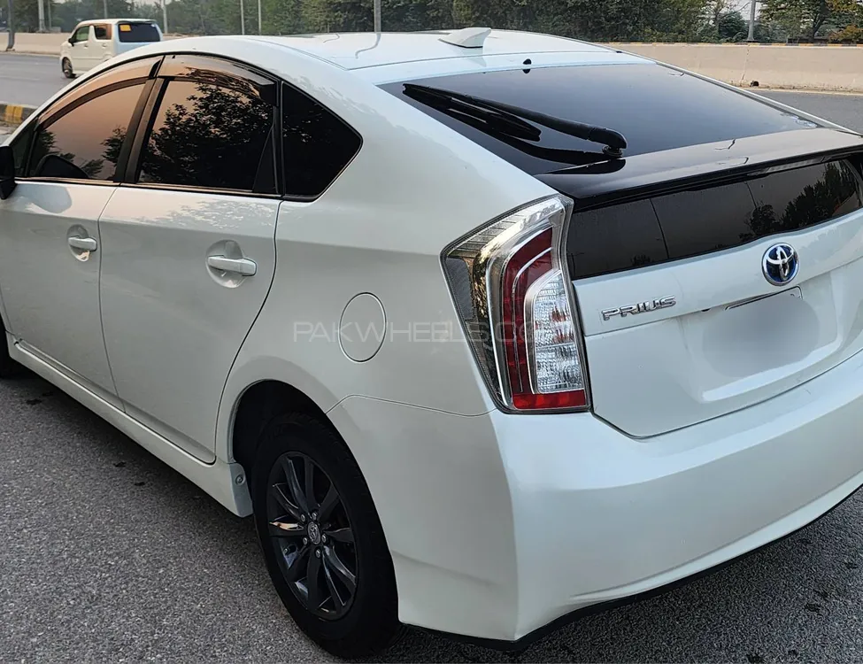 Toyota Prius 2012 for Sale in Peshawar Toyota Prius 2012 for Sale in Peshawar Image-4