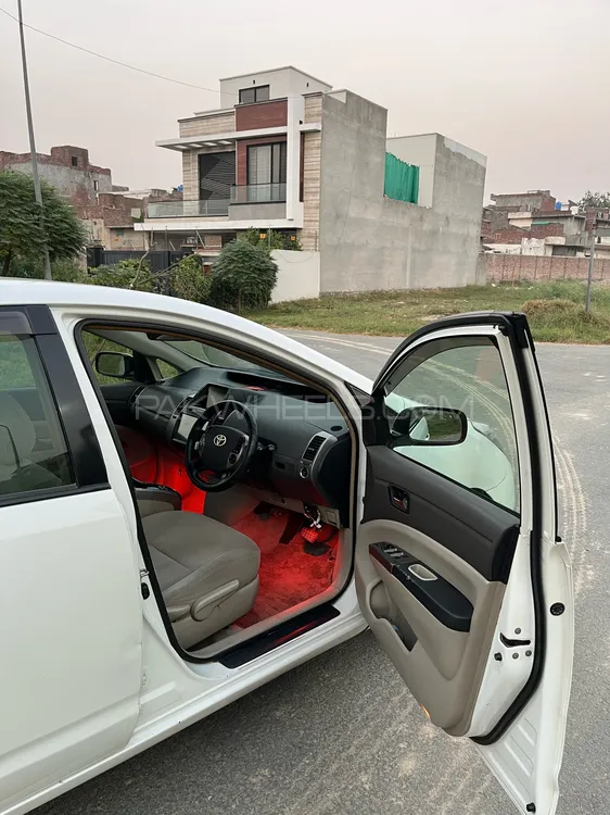 Toyota Prius 2007 for Sale in Lahore Toyota Prius 2007 for Sale in Lahore Image-7