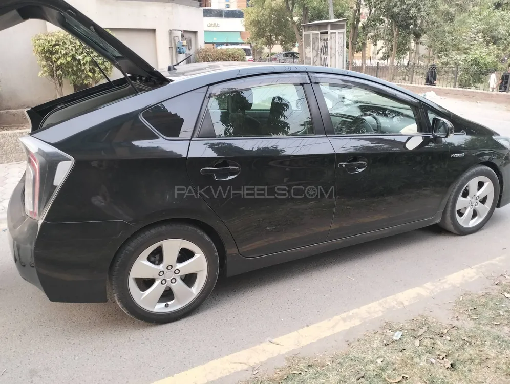 Toyota Prius 2010 for Sale in Lahore Toyota Prius 2010 for Sale in Lahore Image-7