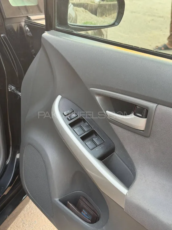 Toyota Prius 2010 for Sale in Lahore Toyota Prius 2010 for Sale in Lahore Image-12