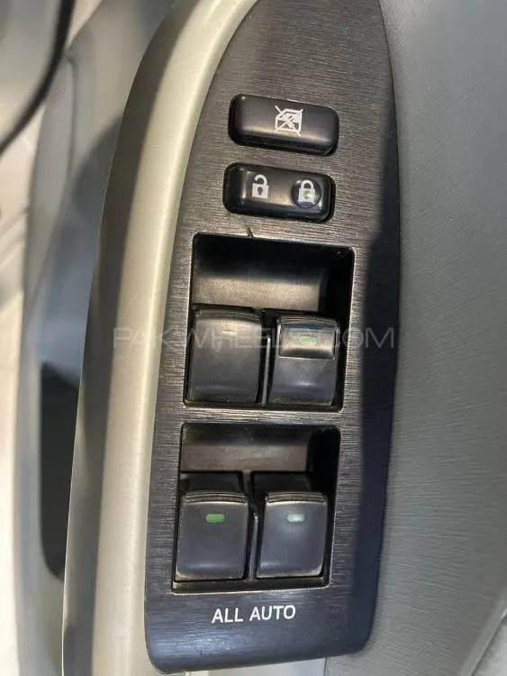 Toyota Prius 2014 for Sale in Karachi Toyota Prius 2014 for Sale in Karachi Image-11