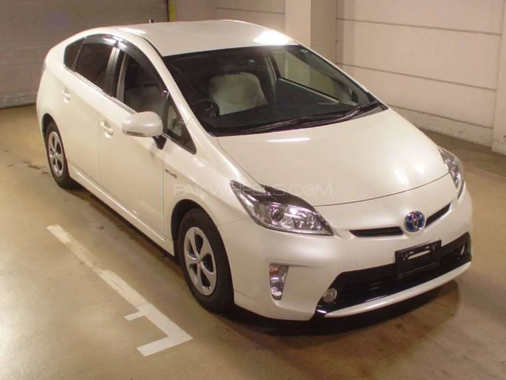 Toyota Prius 2014 for Sale in Karachi Toyota Prius 2014 for Sale in Karachi Image-16