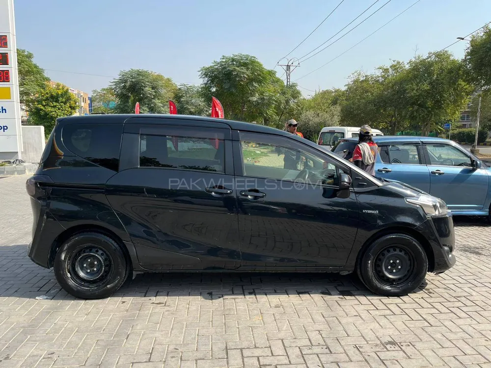 Toyota Sienta 2015 for Sale in Islamabad Toyota Sienta 2015 for Sale in Islamabad Image-4