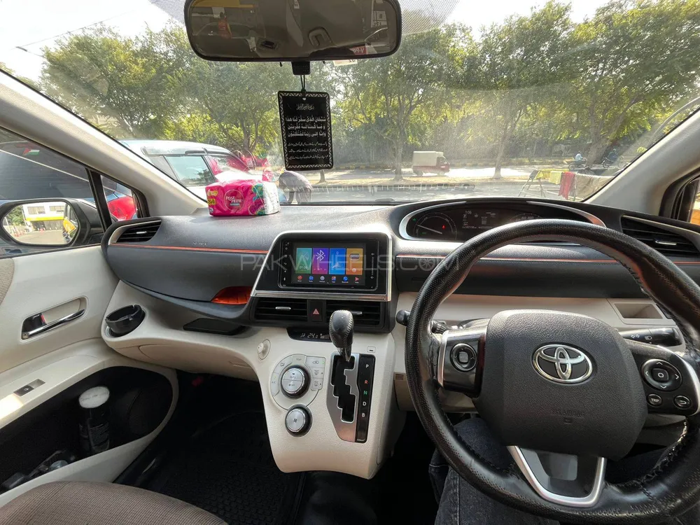 Toyota Sienta 2015 for Sale in Islamabad Toyota Sienta 2015 for Sale in Islamabad Image-14