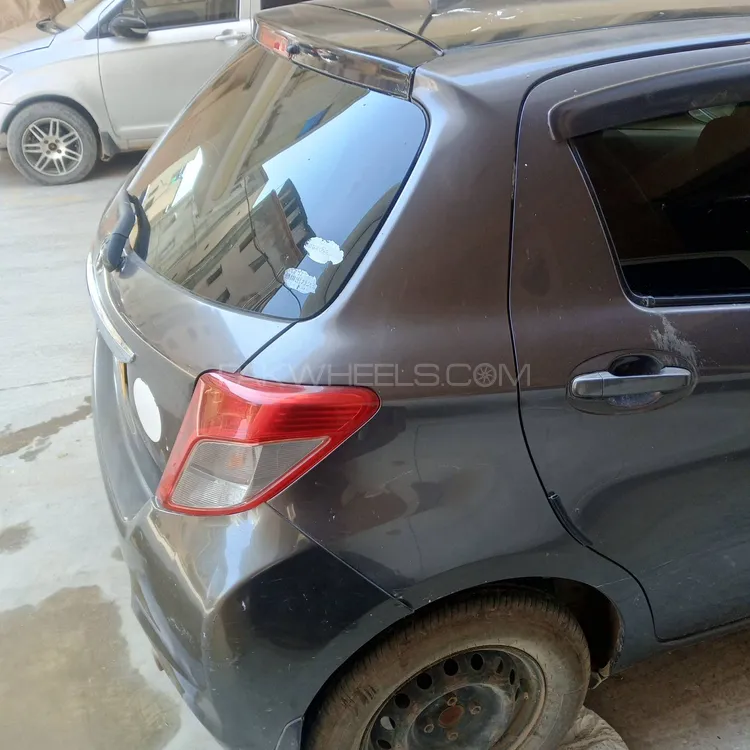 Toyota Vitz 2011 for Sale in Karachi Toyota Vitz 2011 for Sale in Karachi Image-4