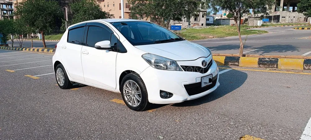 Toyota Vitz 2011 for Sale in Karachi Toyota Vitz 2011 for Sale in Karachi Image-2