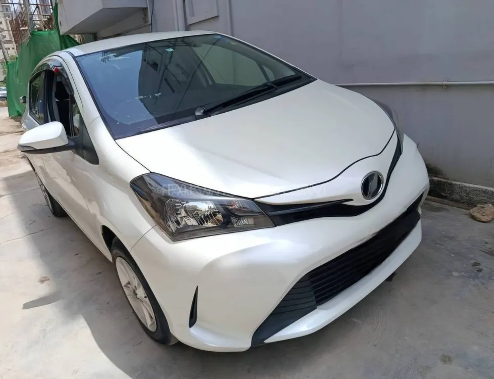 Toyota Vitz 2015 for Sale in Karachi Image-1