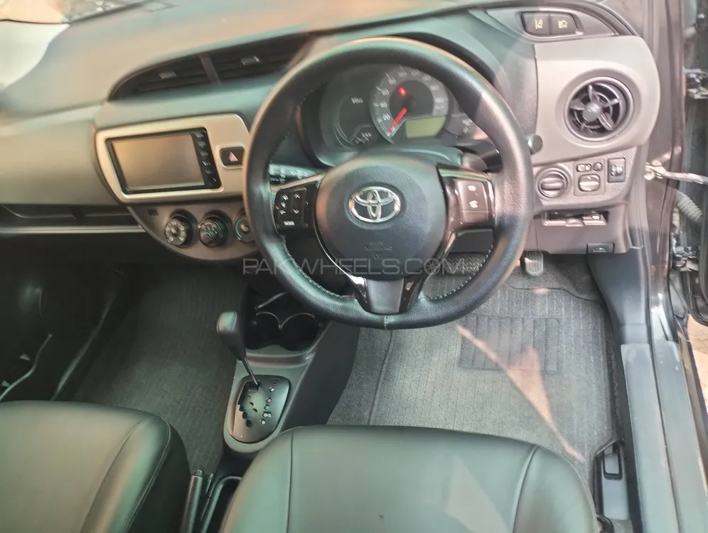 Toyota Vitz 2015 for Sale in Lahore Toyota Vitz 2015 for Sale in Lahore Image-3
