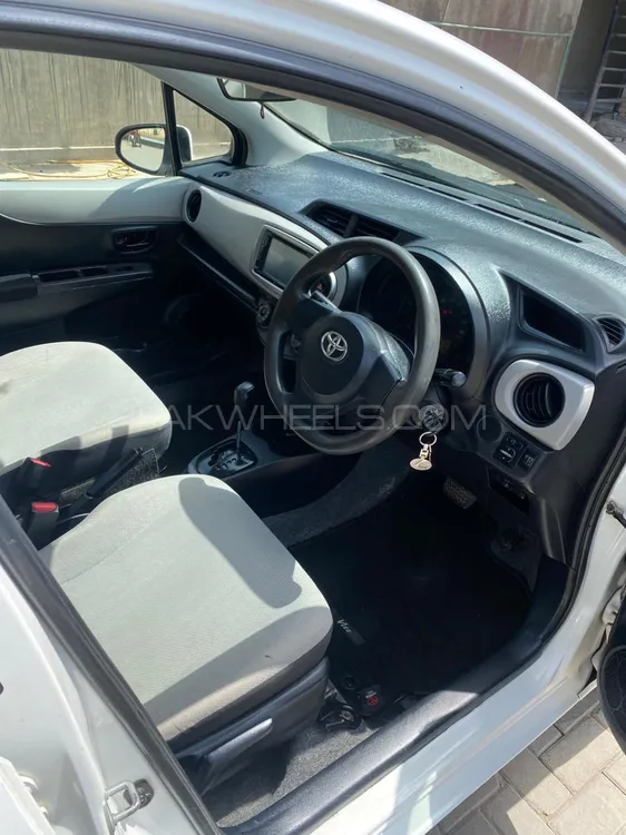 Toyota Vitz 2014 for Sale in Sialkot Toyota Vitz 2014 for Sale in Sialkot Image-6