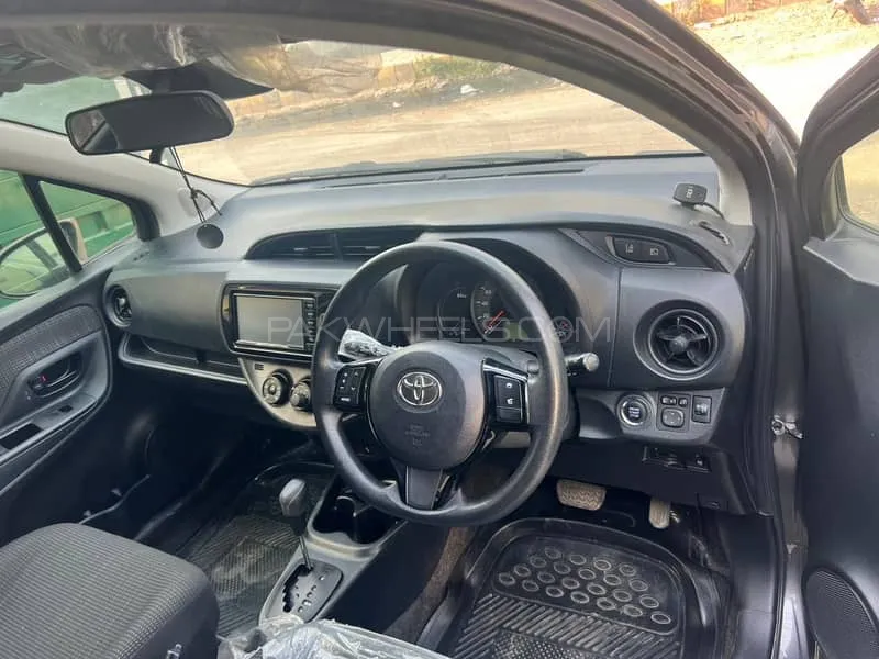 Toyota Vitz 2017 for Sale in Sargodha Toyota Vitz 2017 for Sale in Sargodha Image-2