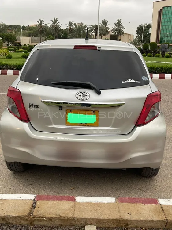 Toyota Vitz 2013 for Sale in Karachi Image-1