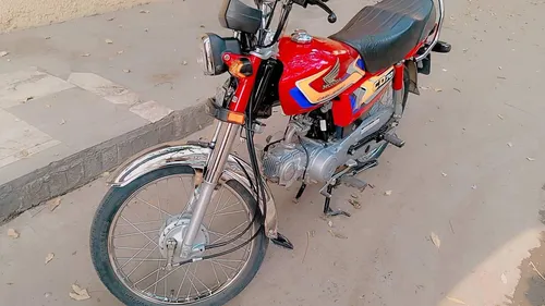 Honda CD 70 2025