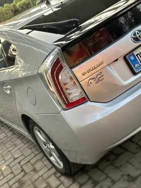 Toyota Prius G 1.8 2011