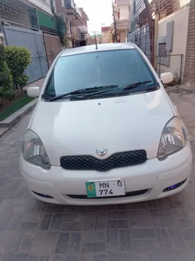Toyota Vitz F 1.3 2013