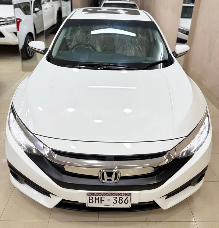 Honda Civic 2018 for Sale in Hyderabad Honda Civic 2018 for Sale in Hyderabad Image-4