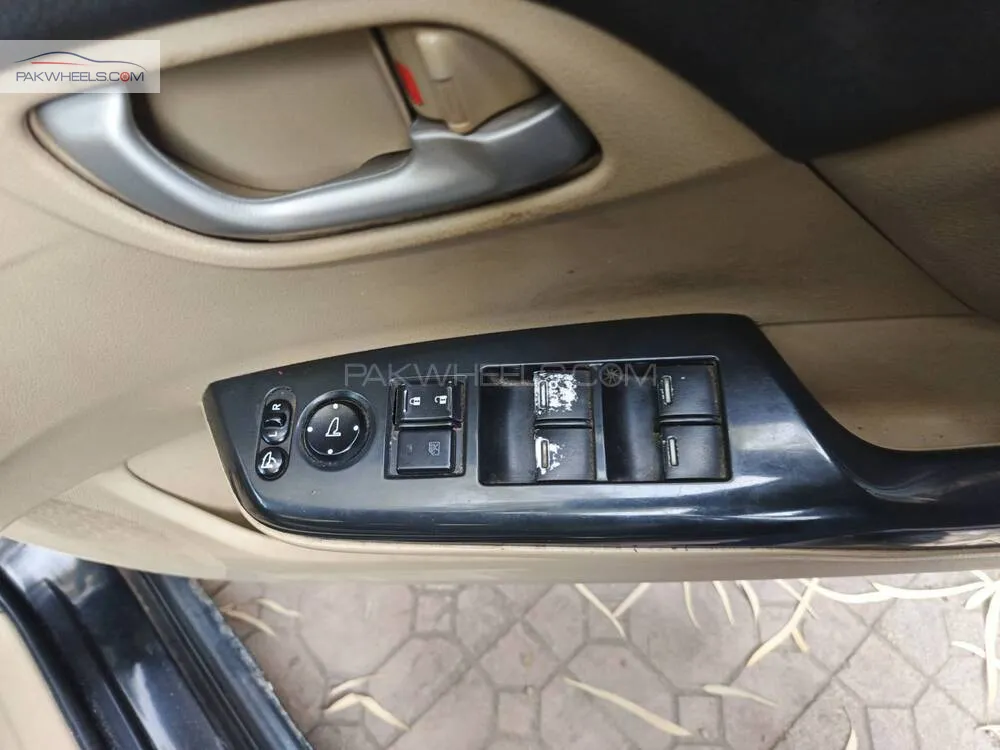 Honda Civic 2013 for Sale in Islamabad Honda Civic 2013 for Sale in Islamabad Image-12