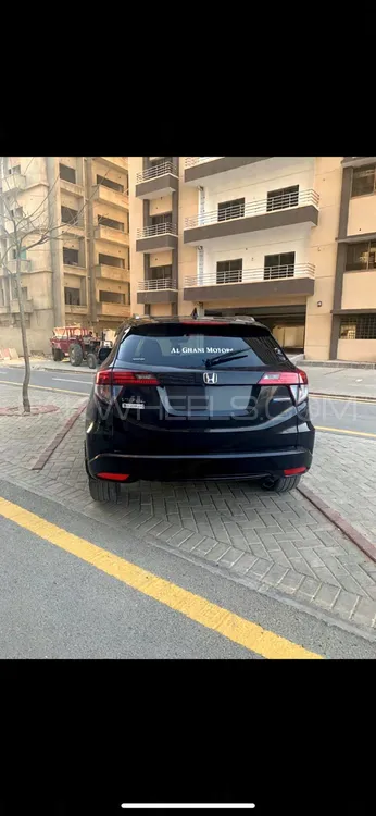Honda Vezel 2014 for Sale in Karachi Honda Vezel 2014 for Sale in Karachi Image-1