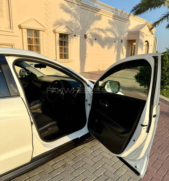 Honda Vezel 2013 for Sale in Multan Honda Vezel 2013 for Sale in Multan Image-10