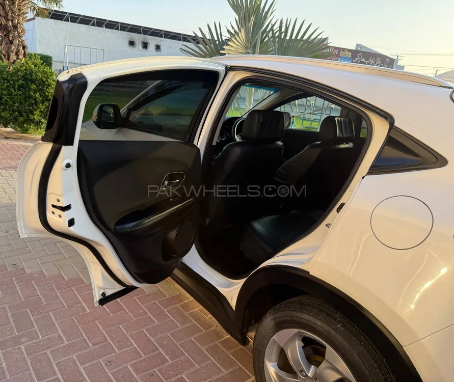 Honda Vezel 2013 for Sale in Multan Honda Vezel 2013 for Sale in Multan Image-11